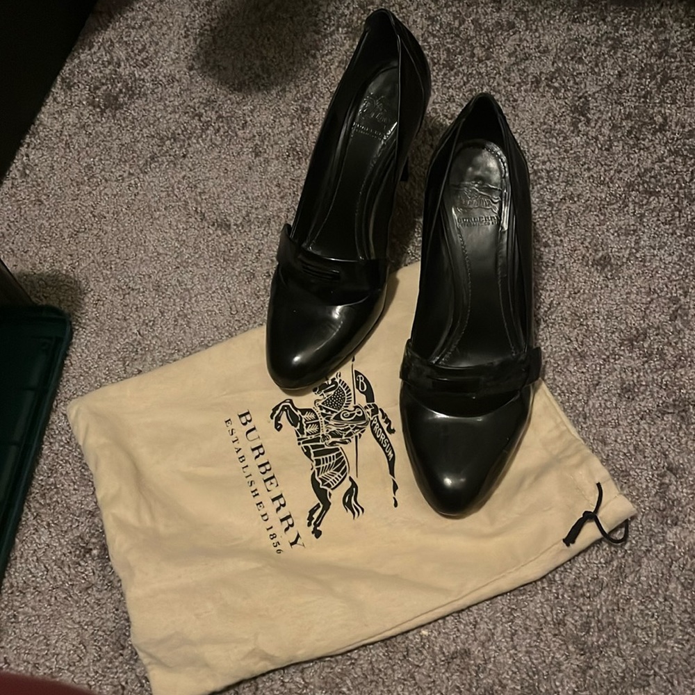 Black patent leather Mary Jane Burberry heels, size 38.5, made in Italy